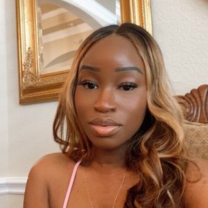 Meet your Posher, Eniola